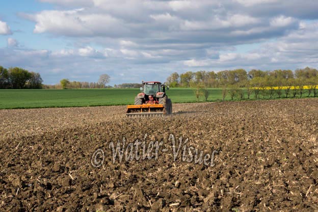 1048D370