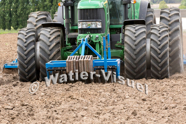 1115D700