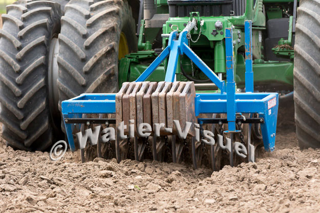 1115D702