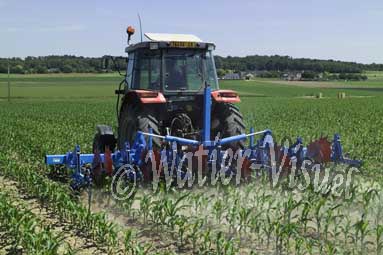 0537D103